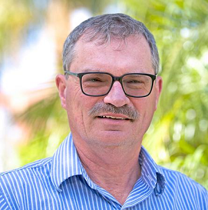 Weed specialist Steve Fennimore, UC Davis, works with automated weeders.