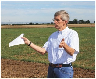 Tim Hartz, UCCE vegetable crops specialist, discusses the benefits of subsurface drip irrigation during a recent field day at Russell Ranch in Yolo County. (photo/Bob Johnson)