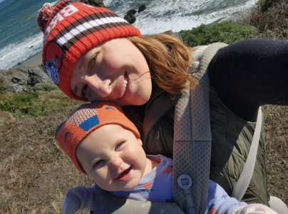 Selfie of Rietman with a child by the coast.