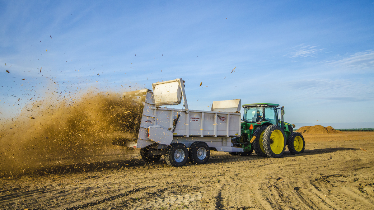 Wood chips from recycled almond trees are spread across an orchard in California's Stanislaus County. (photo Brent Holtz, UCANR) Wood chips from recycled almond trees are spread across an orchard in California's Stanislaus County. (photo Brent Holtz, UCANR)